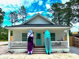 Hot tub, The Tiki Hideaway, Close to Bay & Beach, Backyard Tiki Bar, Paddleboards