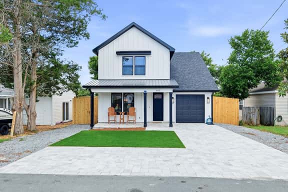 Pool, Sleeps 16, Outdoor Fun, Golf Cart, Fire Pit - Image 1