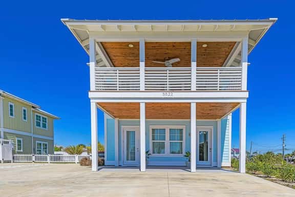 Walk to Beach, Hot Tub, Sleeps 12, Luxury Home - Image 1