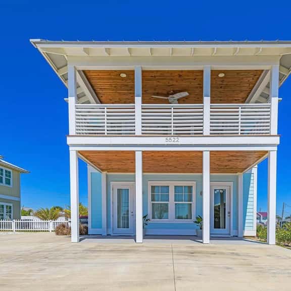 Walk to Beach, Hot Tub, Sleeps 12, Luxury Home - Image 1
