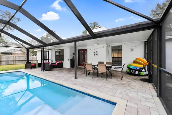 Private Pool | Sleeps 11 | Sunny Side Retreat | Bluewater Bay
