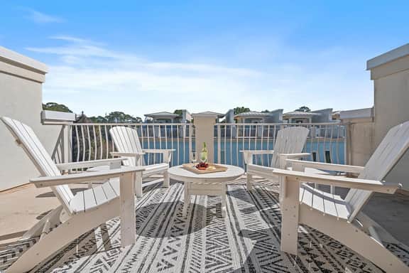 30A, Roof Top Views,Walk to Beach, Sleeps 14 - Image 3